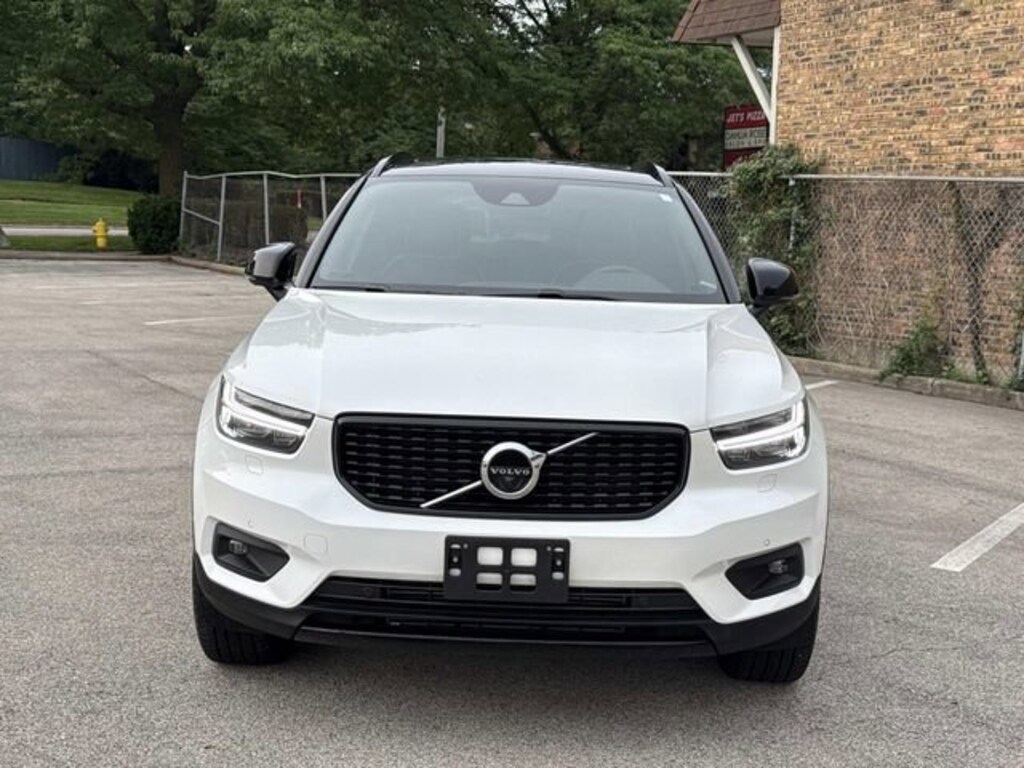 Used 2022 Volvo XC40 T5 AWD R-Design SUV