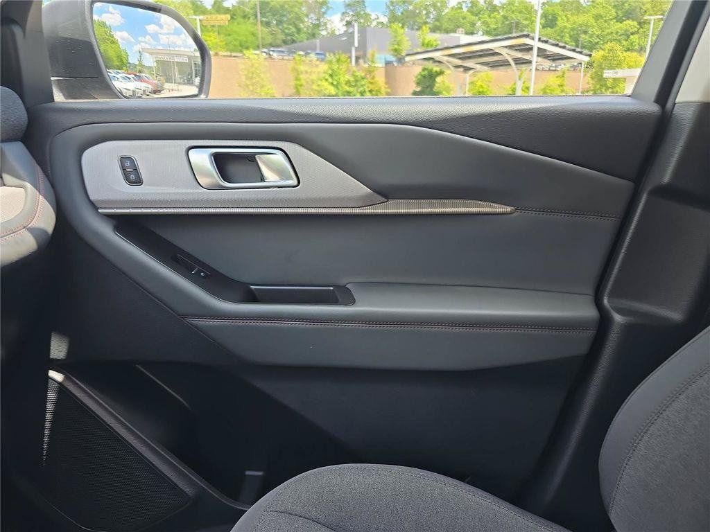 2025 Ford Explorer Active - Photo 23