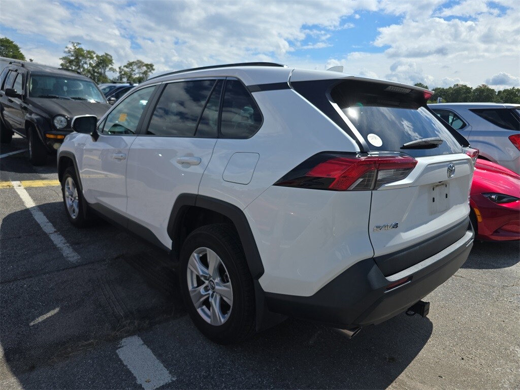 2019 Toyota RAV4 XLE photo 3