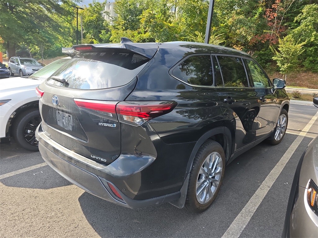 2024 Toyota Highlander Hybrid Limited photo 2