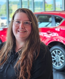 Staff member Betty Russell from ID_0ed3ca524abe