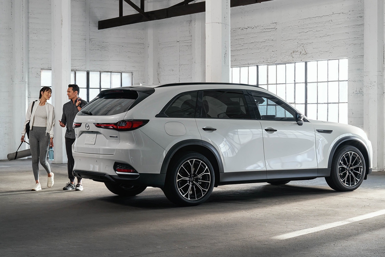 2025-mazda-cx-70-phev-couple.png