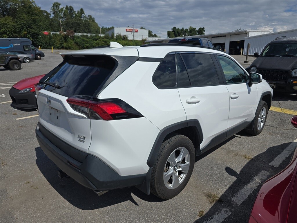2019 Toyota RAV4 XLE photo 2