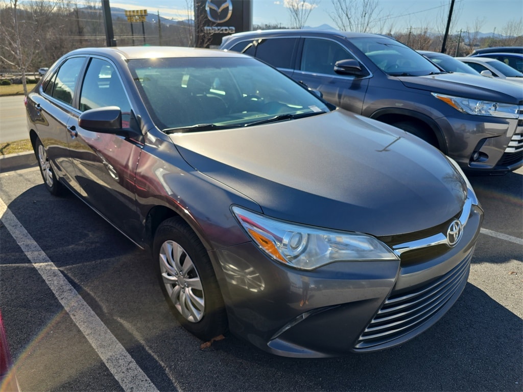 2017 Toyota Camry LE's photo