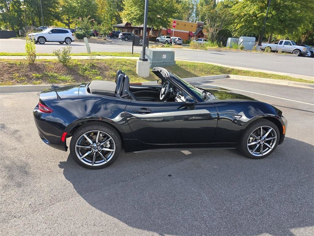 2023 Mazda MX-5 Miata Miata Grand Touring photo 2