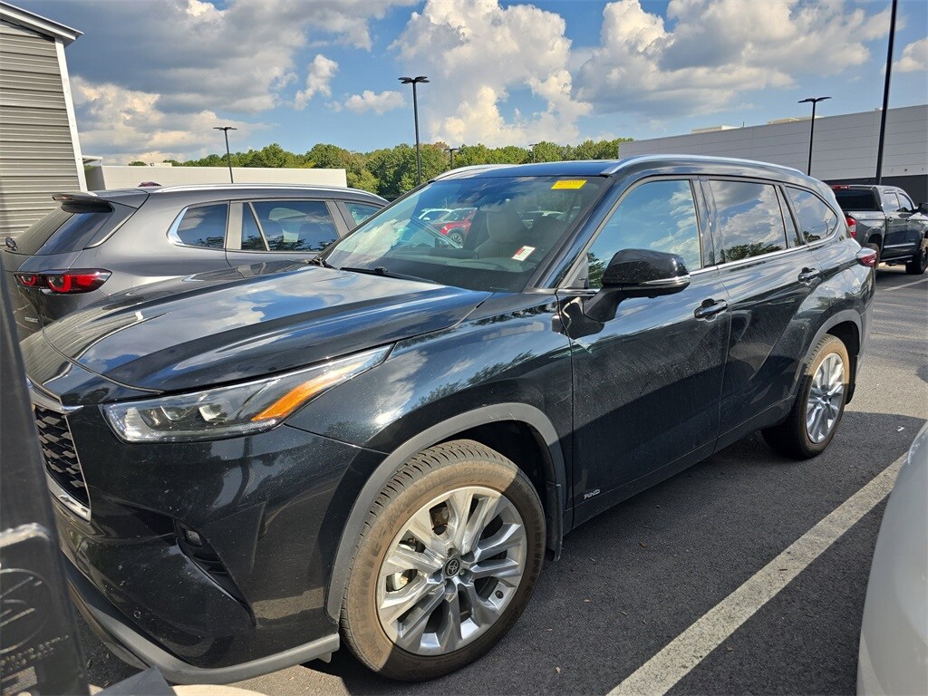 2024 Toyota Highlander Hybrid Limited photo 4