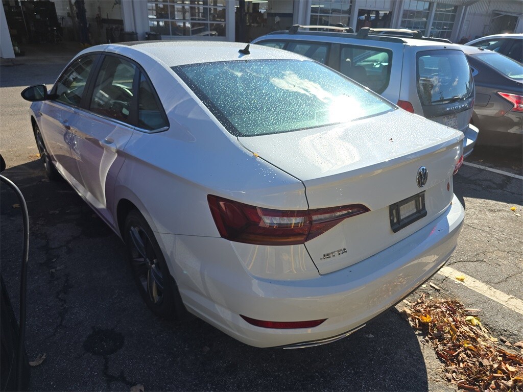 2019 Volkswagen Jetta SE R-Line photo 2