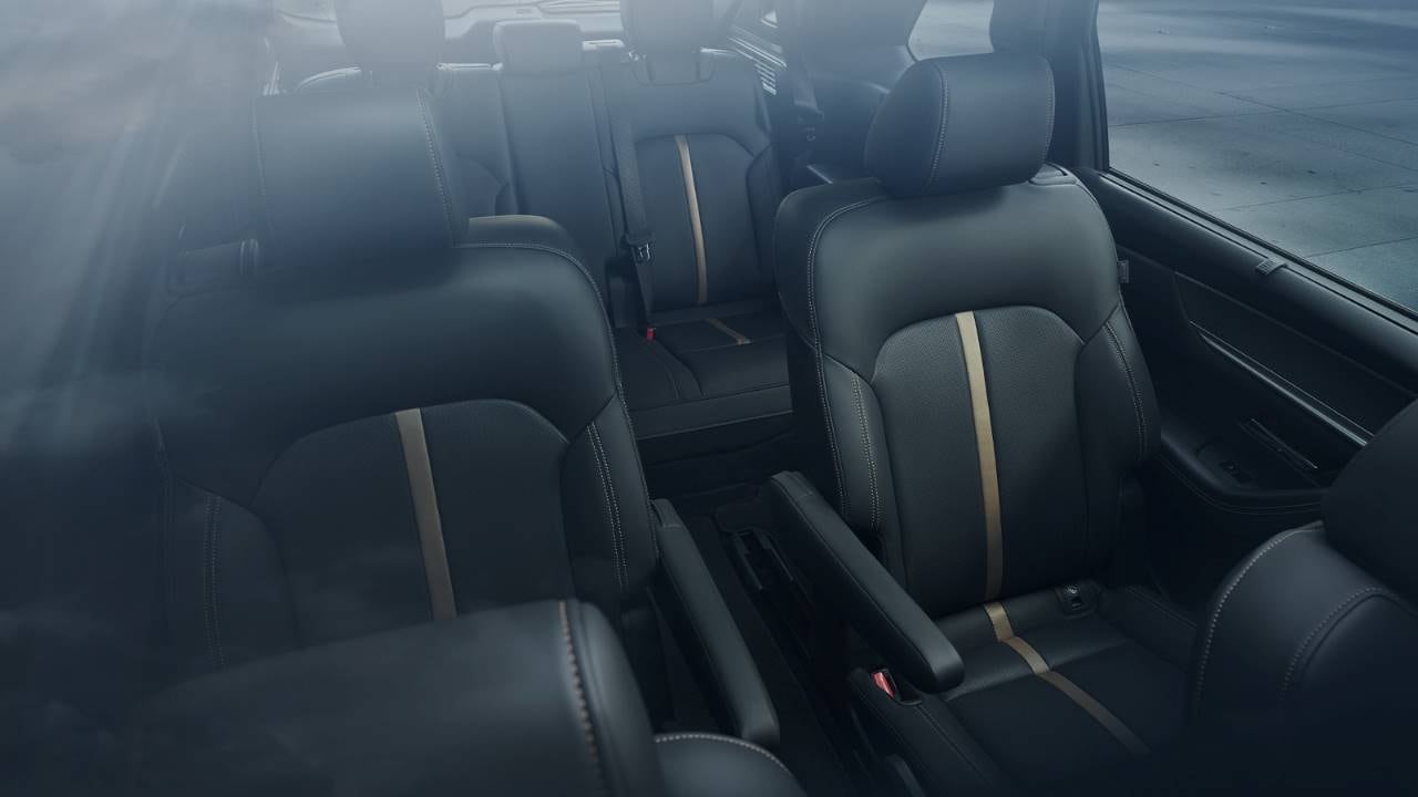 2024-mazda-cx-90-phev-3-row-int-p.png