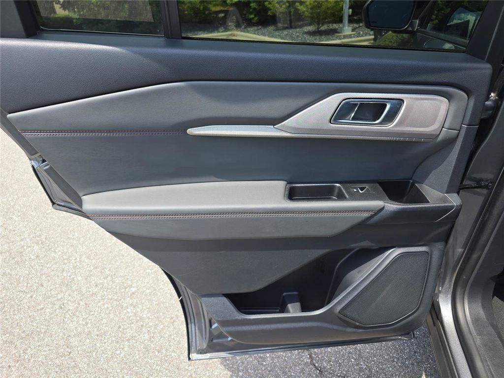 2025 Ford Explorer Active - Photo 13