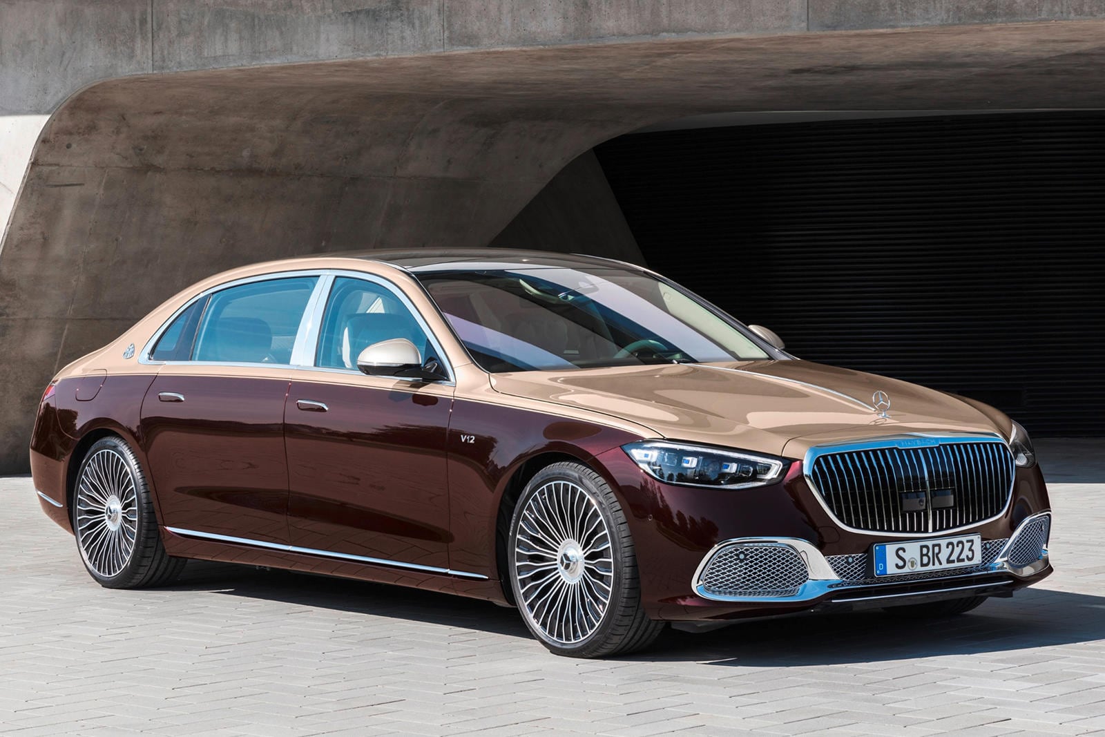 2022-mercedes-maybach-s-front-angle.jpg