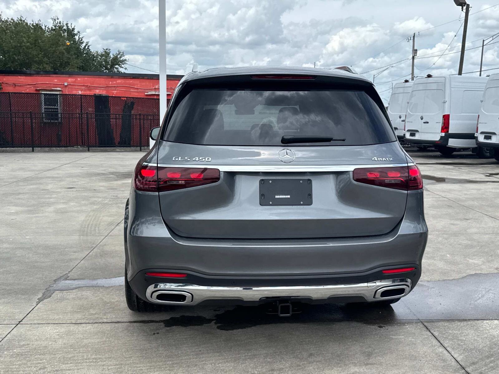 2025 Mercedes Benz GLS 450 4MATIC photo 4