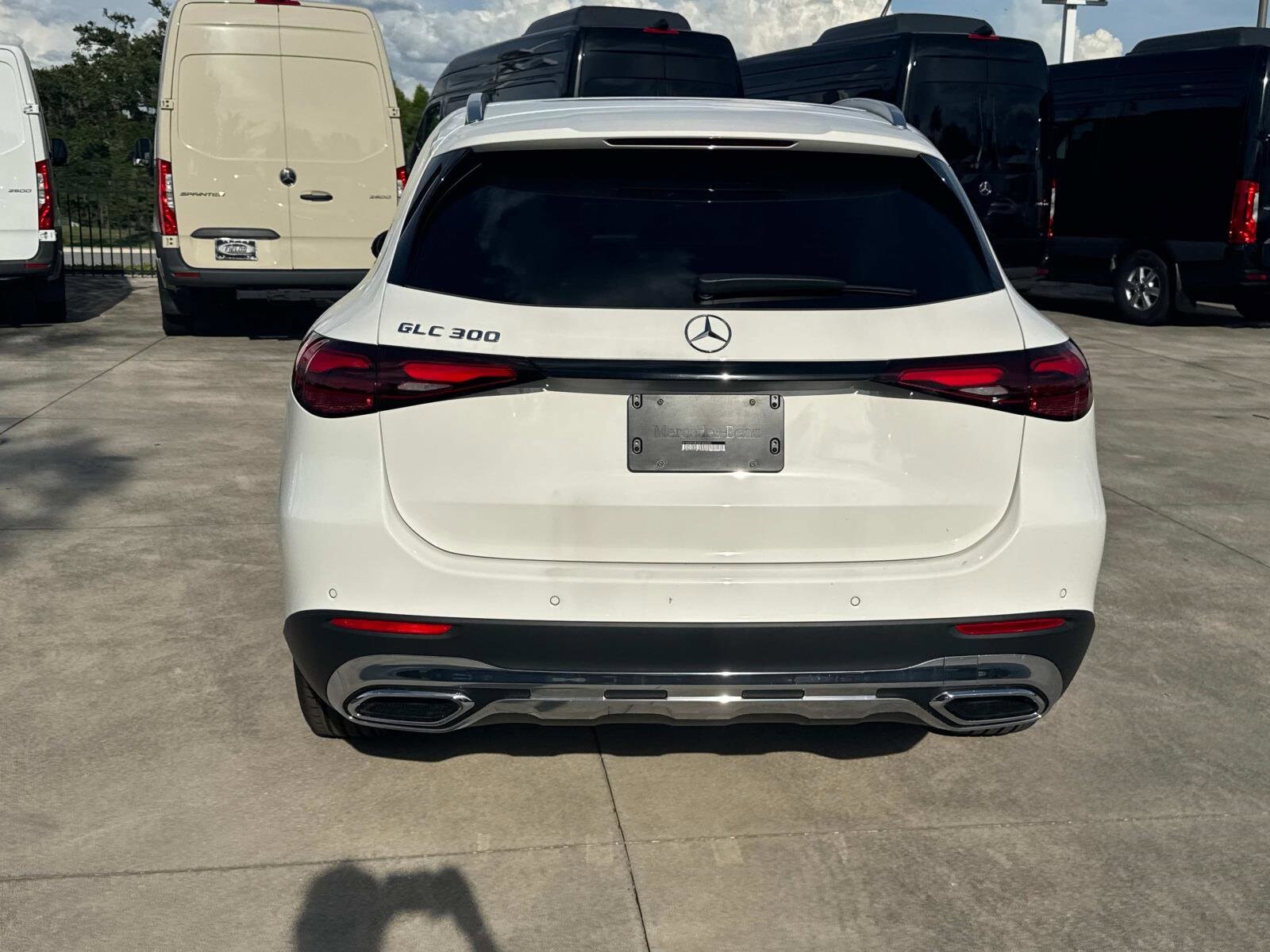 2025 Mercedes Benz GLC 300 photo 4