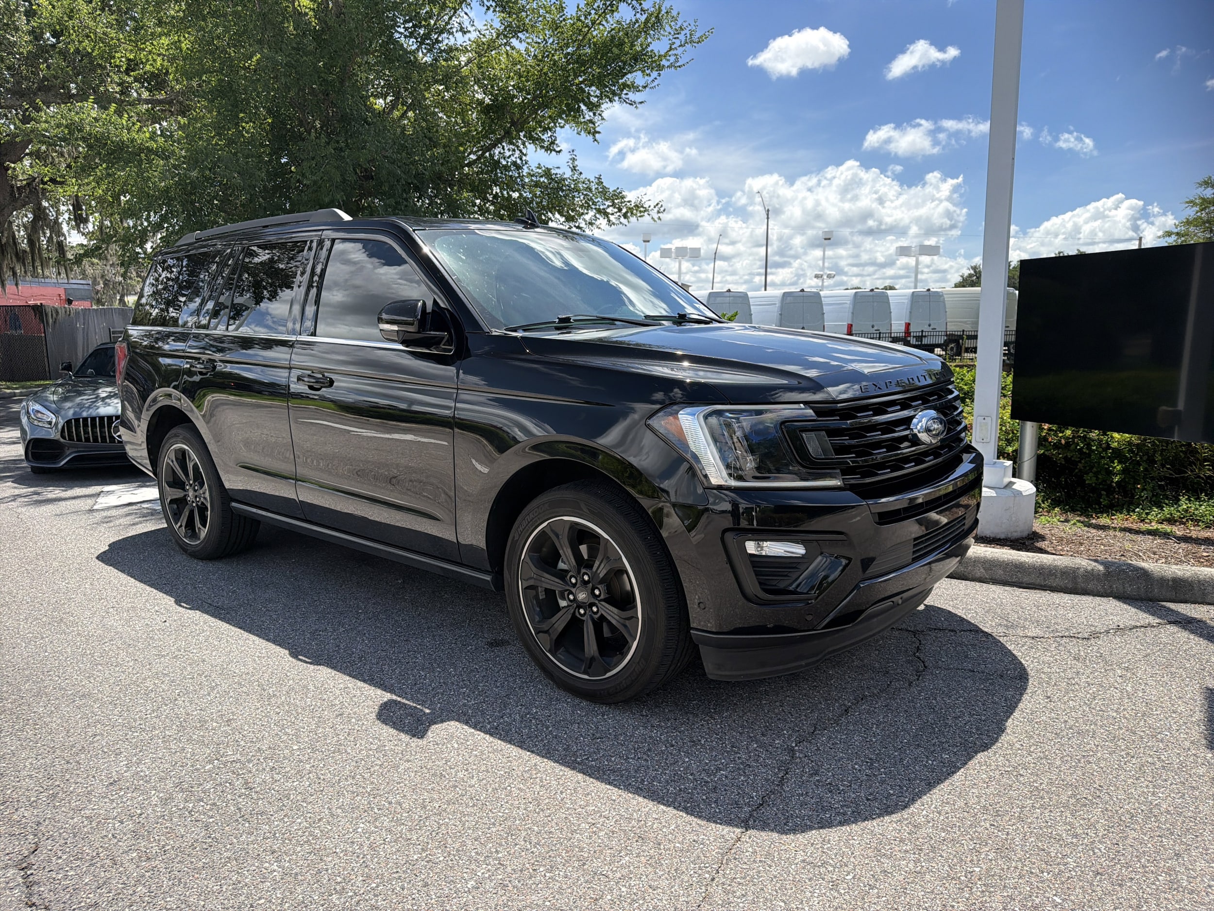 2021 Ford Expedition Limited's photo