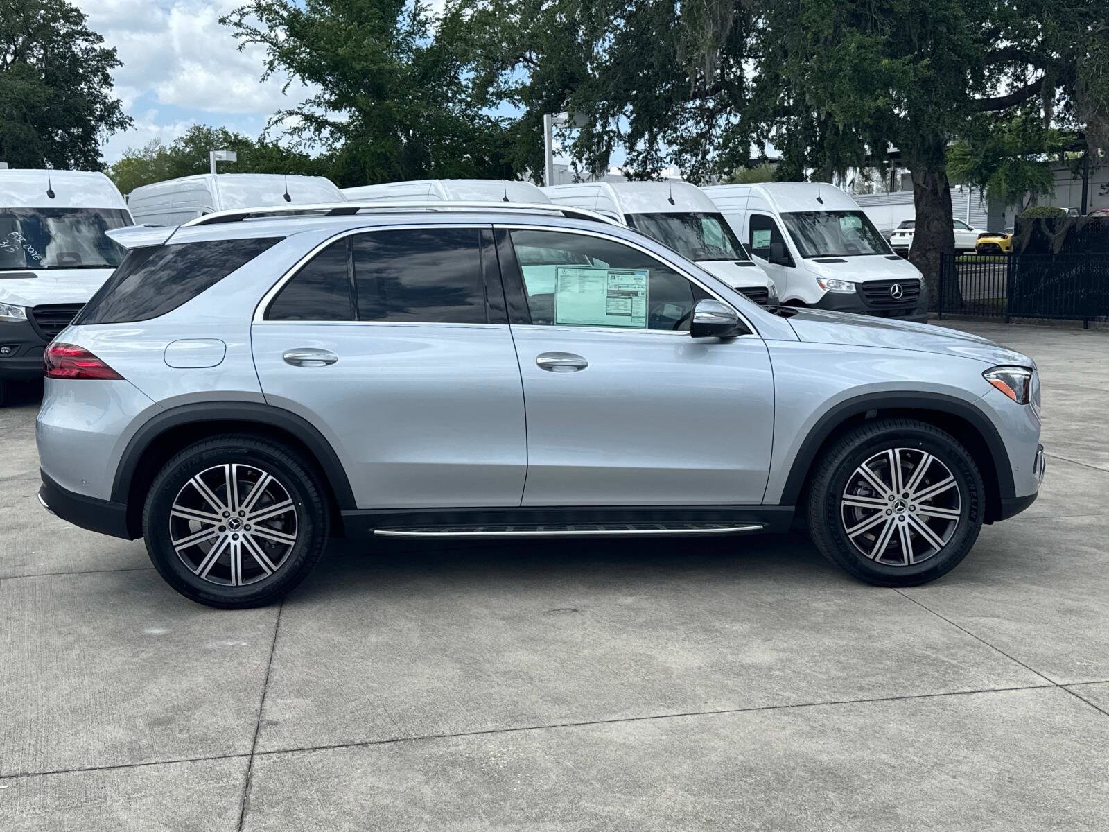 2025 Mercedes Benz GLE 350 4MATIC photo 2