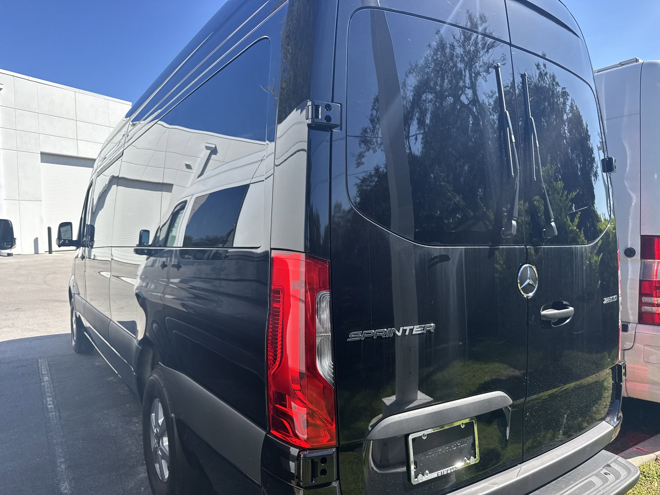 2025 Mercedes Benz Sprinter 2500 photo 3