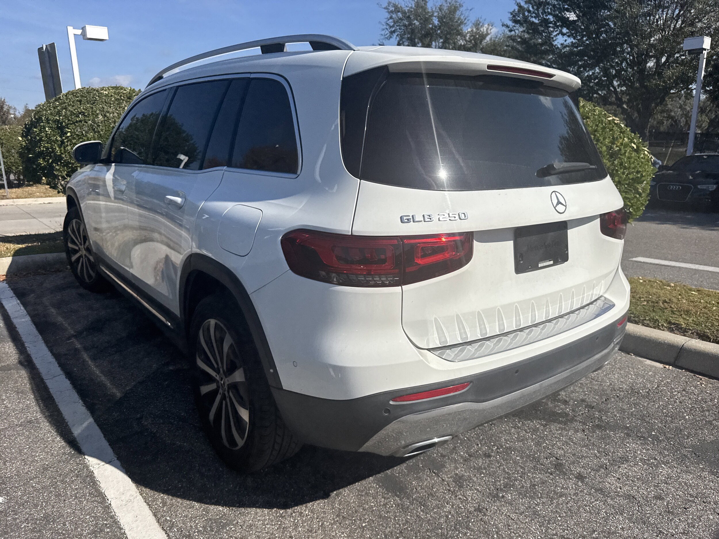 2020 Mercedes Benz GLB 250 photo 2