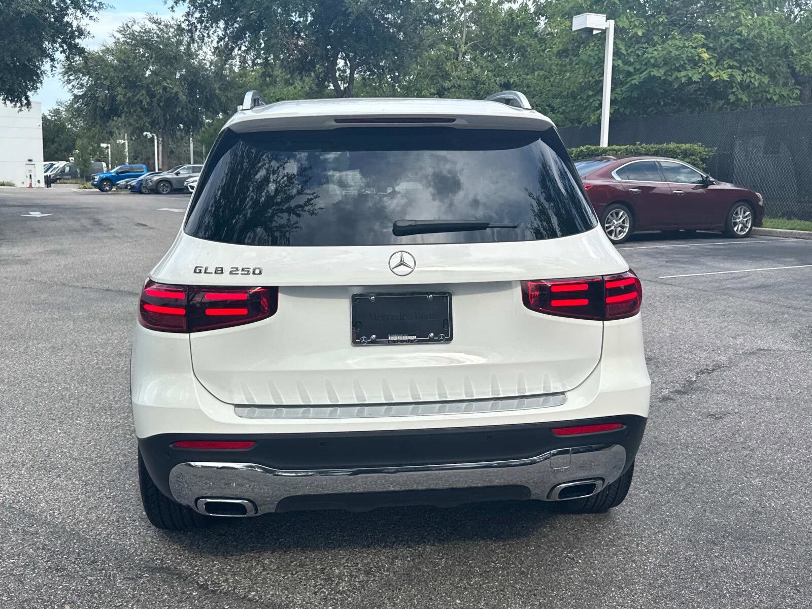 2025 Mercedes Benz GLB 250 photo 4