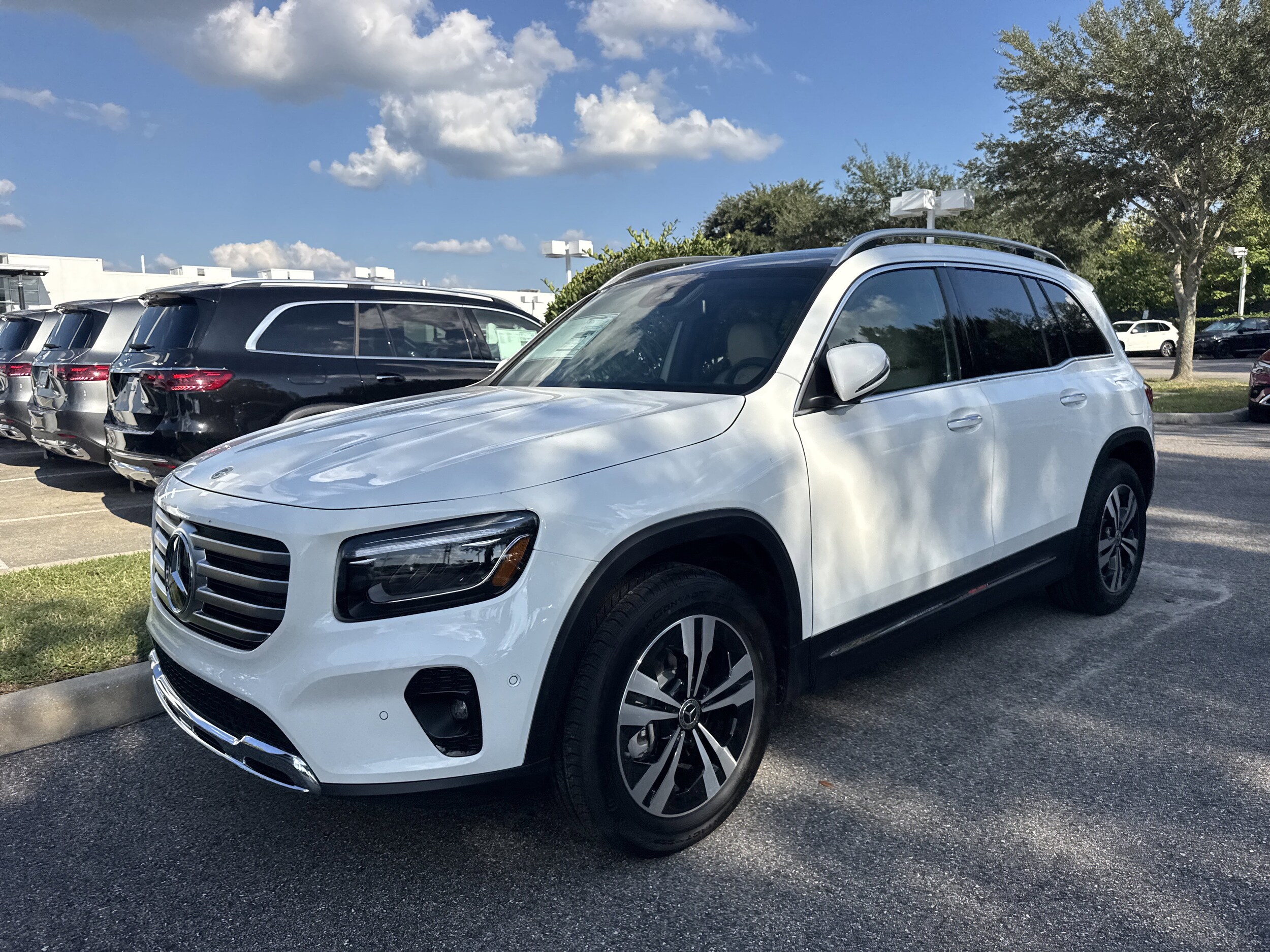 2026 Mercedes Benz GLB 250 photo 3