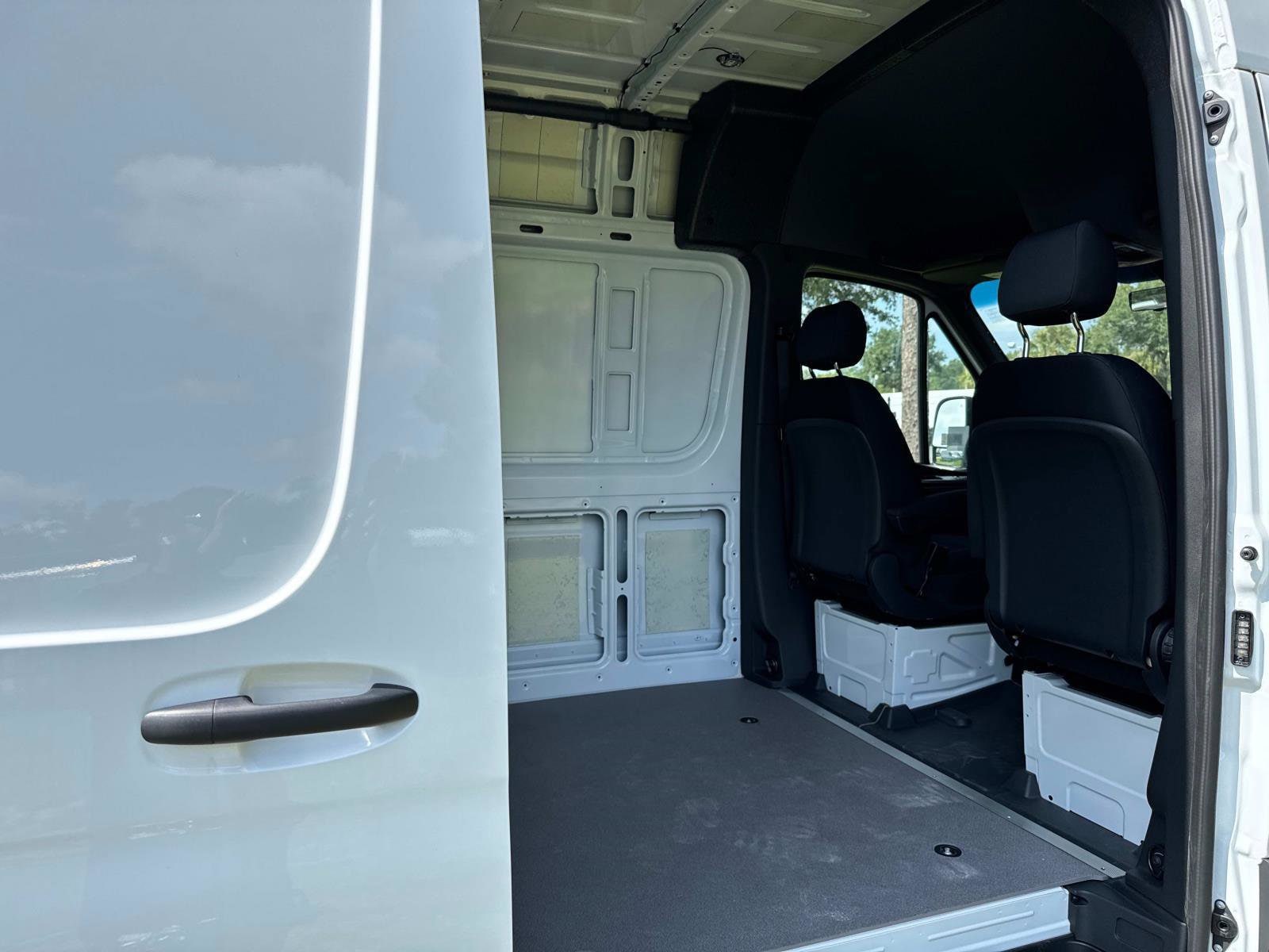 2025 Mercedes-Benz Sprinter Crew Van Base - Photo 9