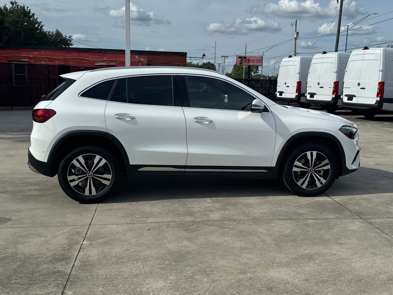 2025 Mercedes Benz GLA 250 photo 2