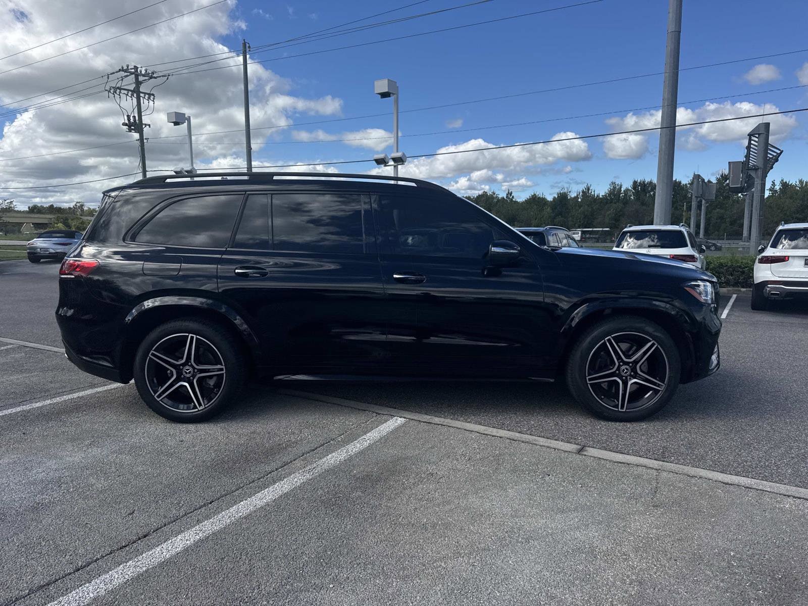 2022 Mercedes Benz GLS 450 4MATIC photo 2