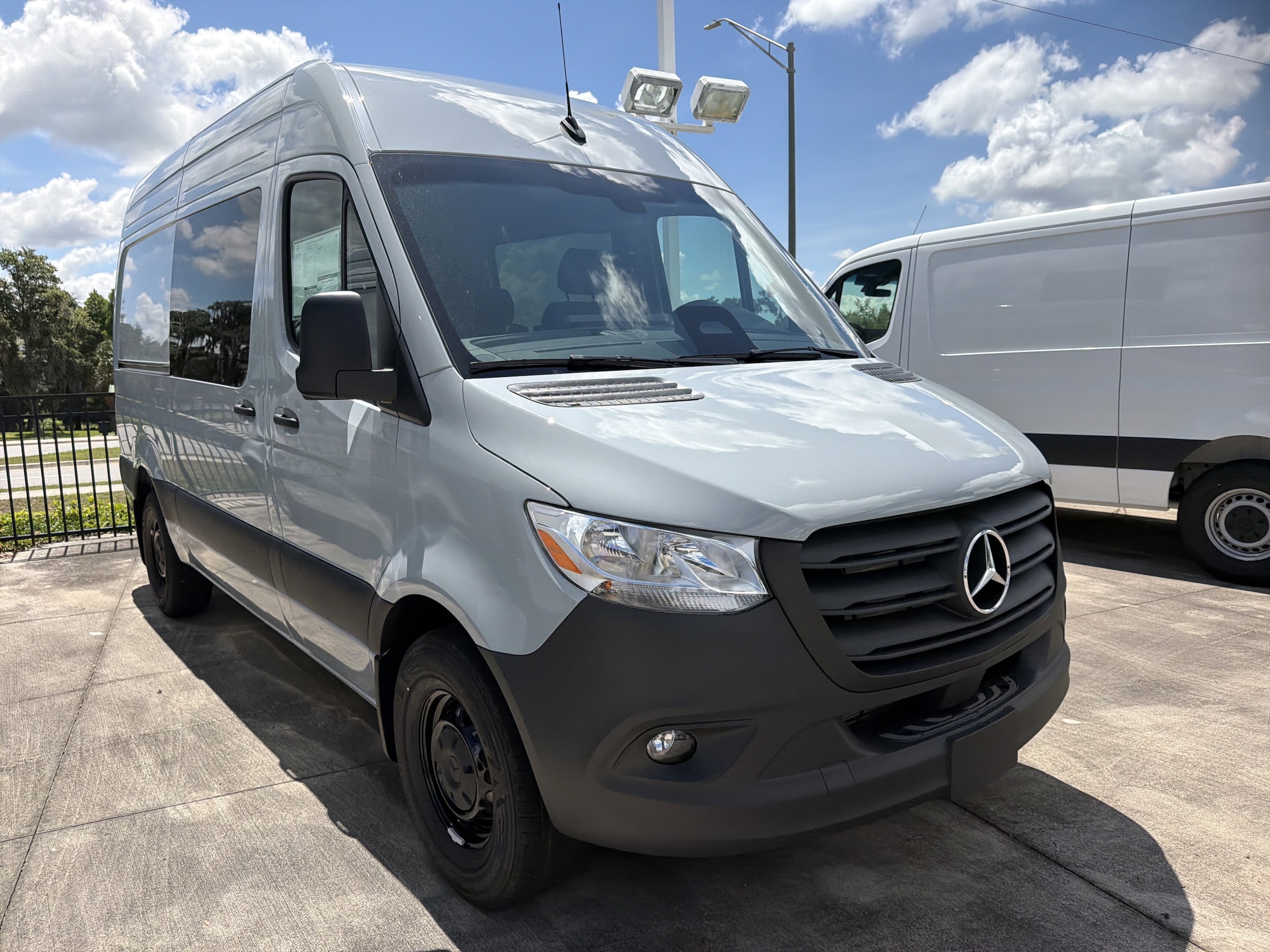 2026 Mercedes-Benz Sprinter 2500 144 WB's photo