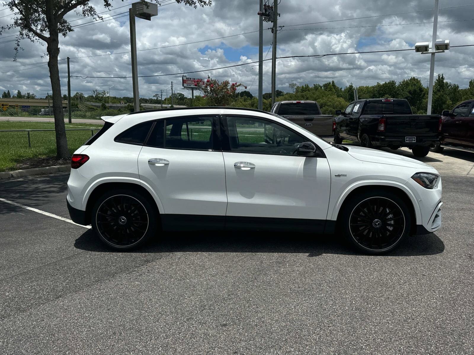 2025 Mercedes Benz GLA AMG 35 4MATIC photo 3