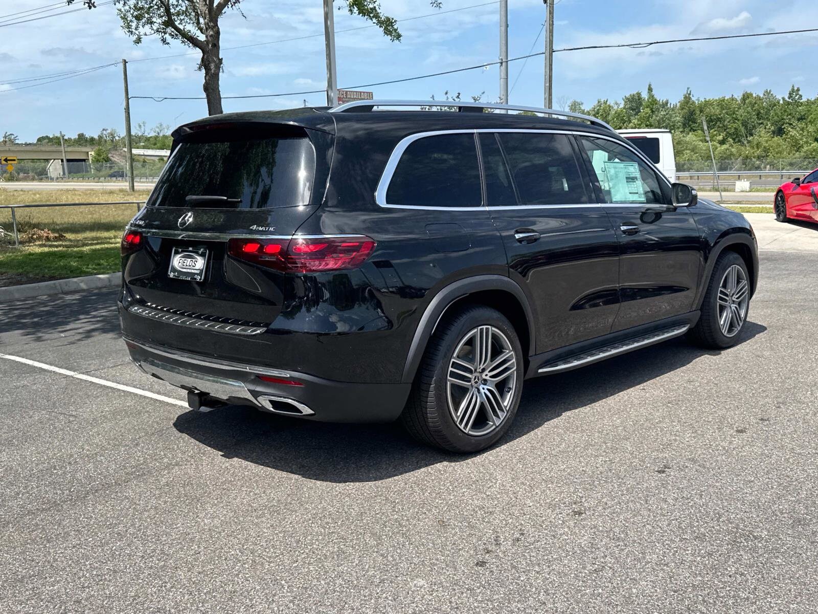 2025 Mercedes Benz GLS 450 4MATIC photo 3