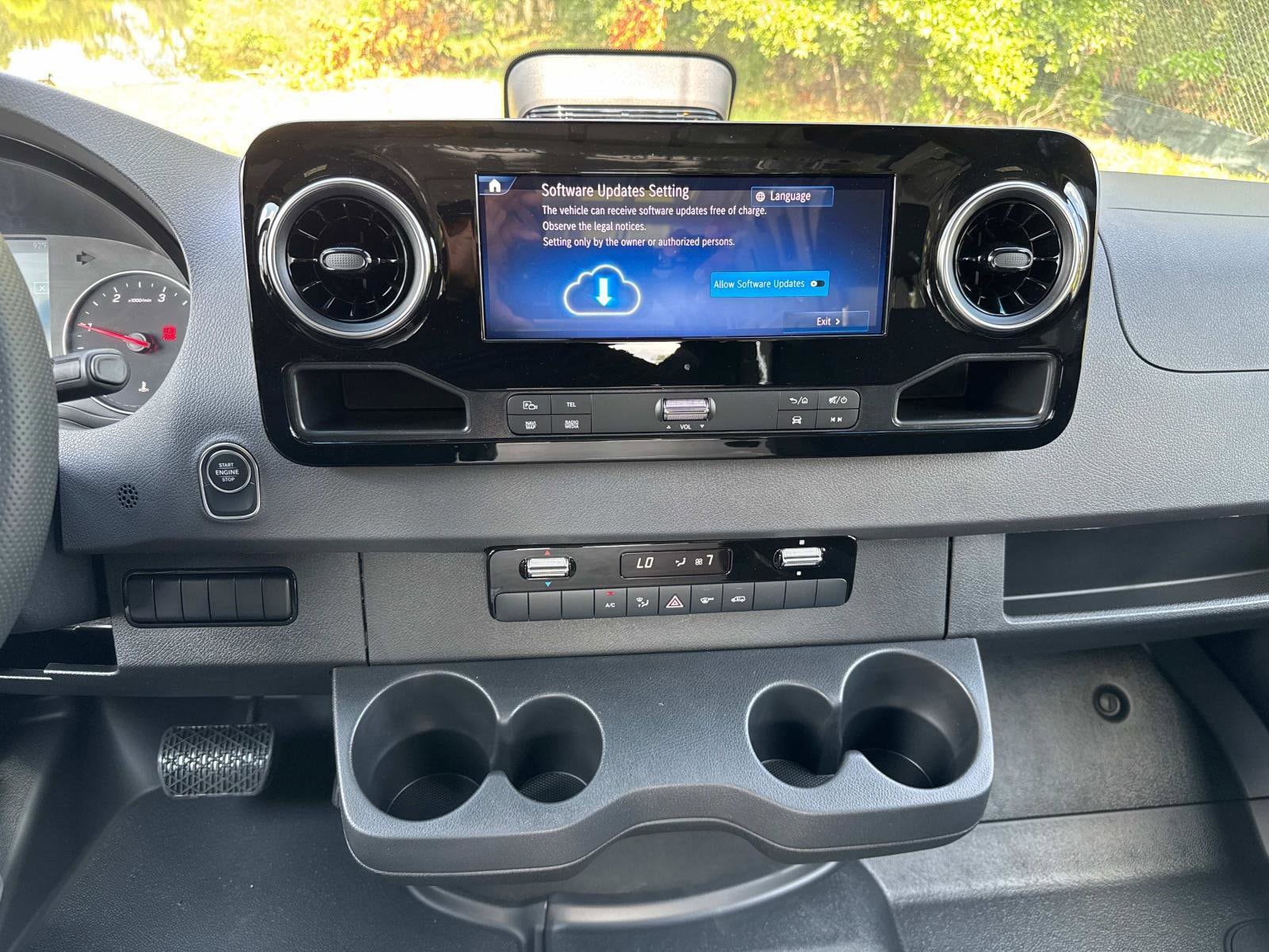 2025 Mercedes-Benz Sprinter Crew Van Base - Photo 18