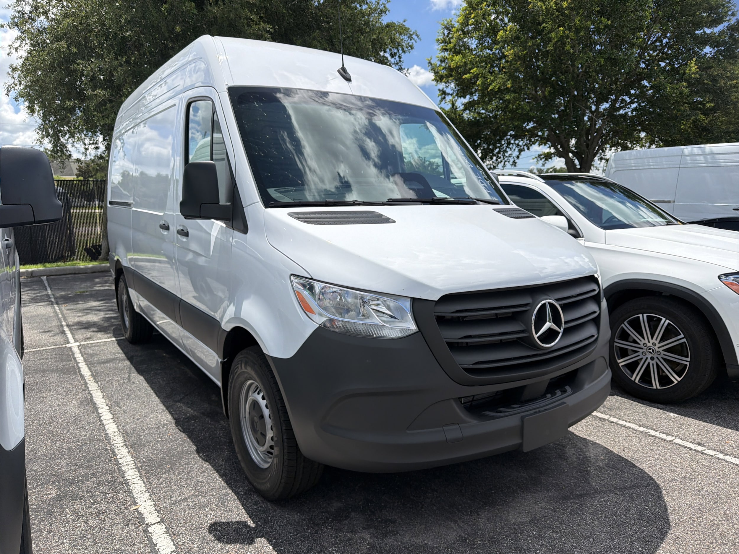 2026 Mercedes-Benz Sprinter 2500 144 WB's photo