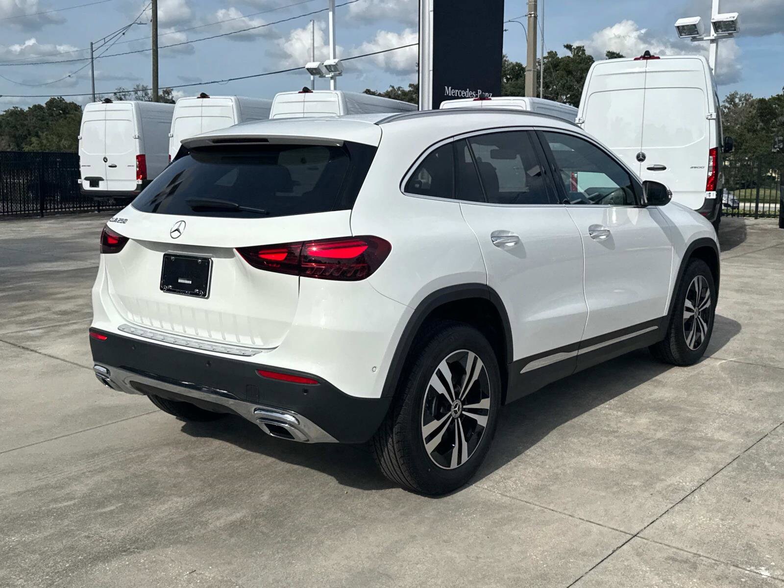 2025 Mercedes Benz GLA 250 photo 3