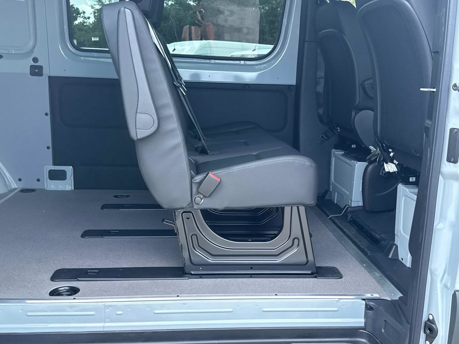 2025 Mercedes Benz Sprinter 2500 photo 3