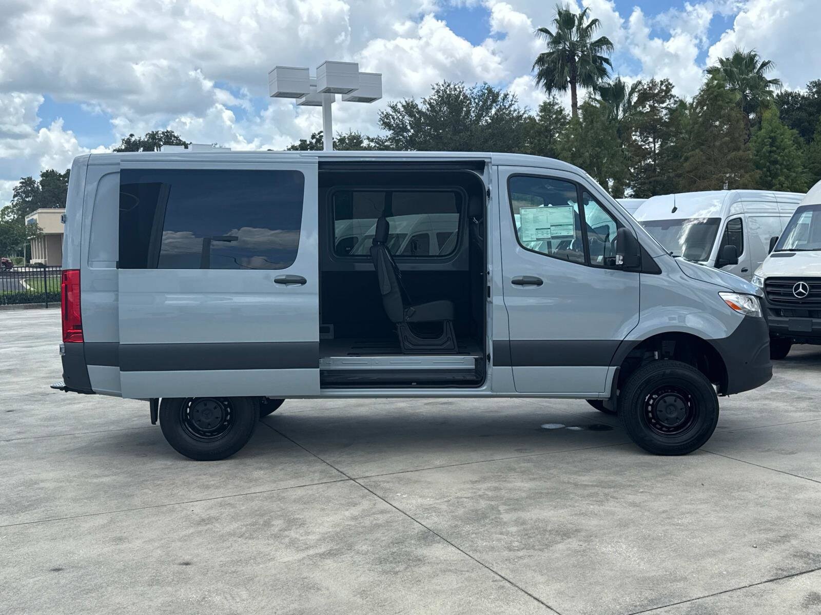 2025 Mercedes Benz Sprinter 2500 photo 2
