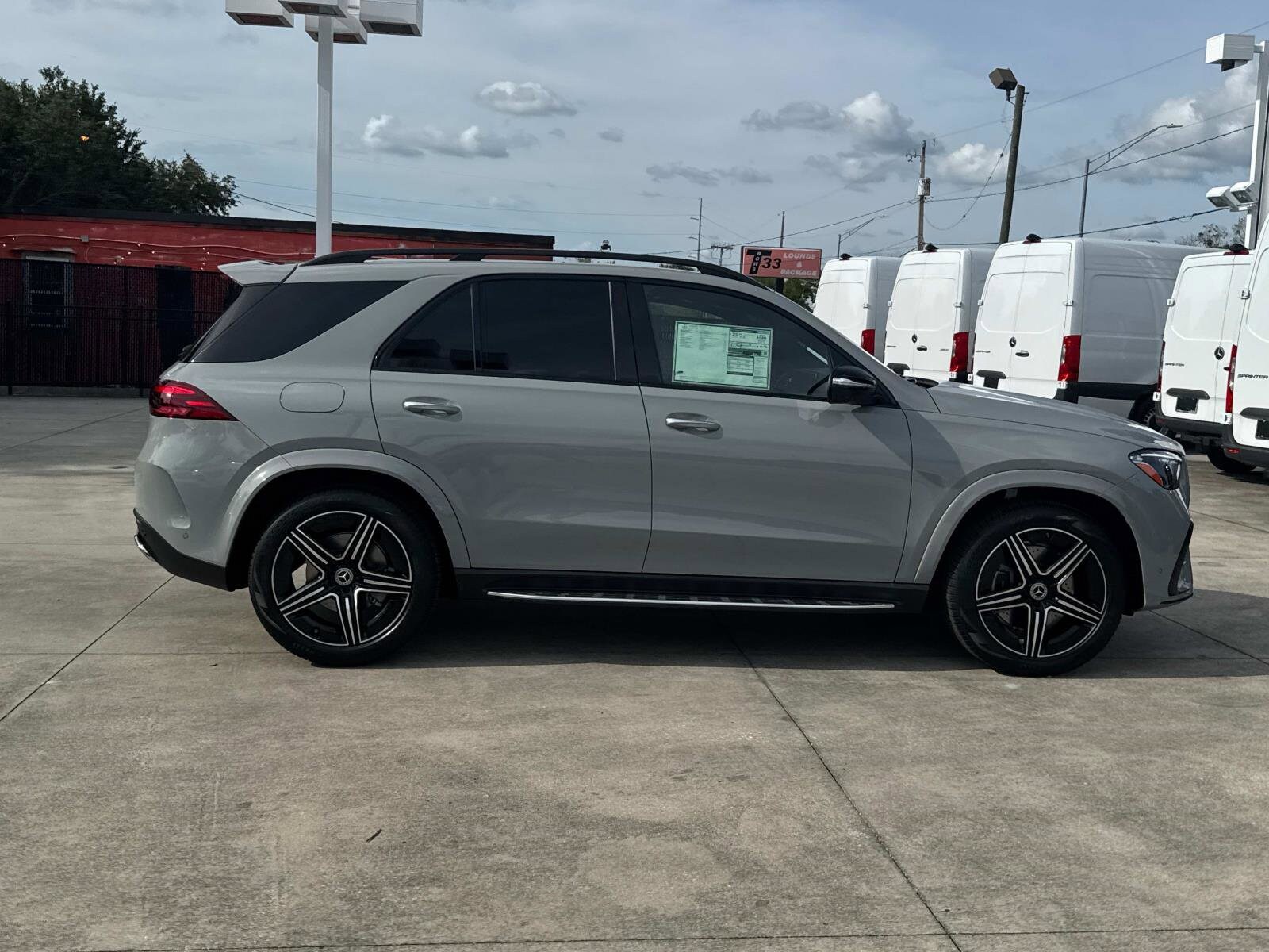 2025 Mercedes Benz GLE 350 4MATIC photo 2