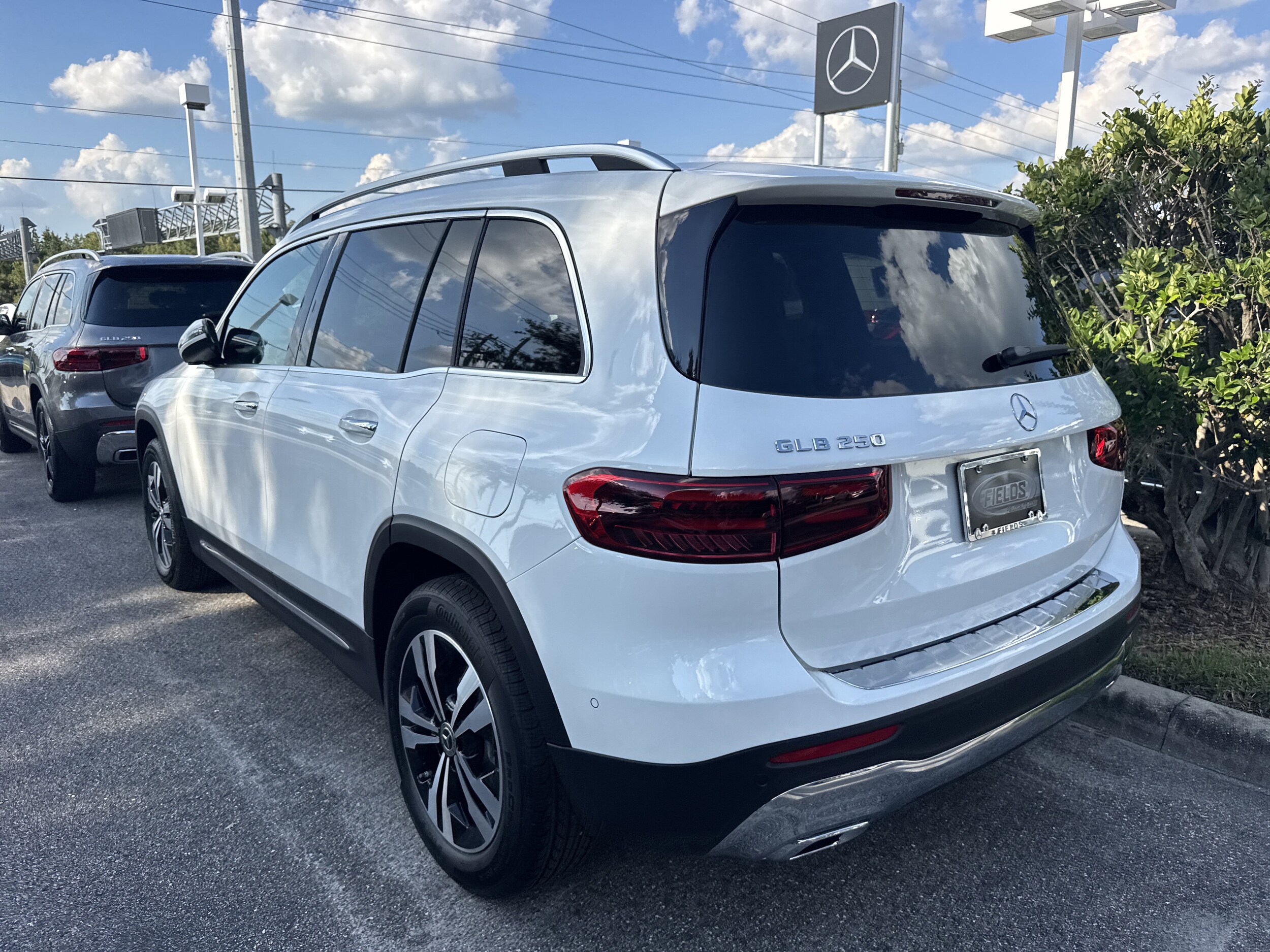 2026 Mercedes Benz GLB 250 photo 2