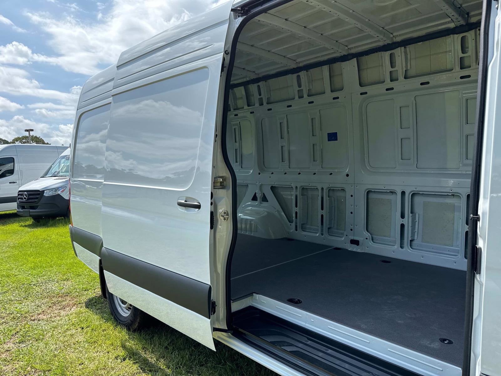 2025 Mercedes-Benz Sprinter Crew Van Base - Photo 7