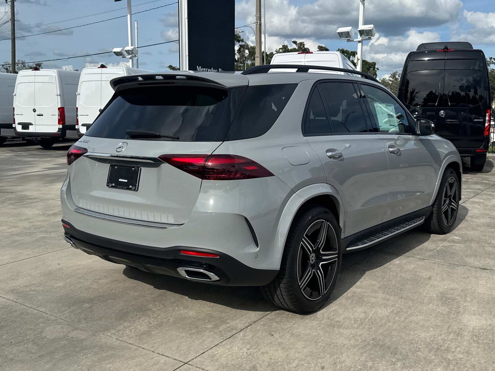 2025 Mercedes Benz GLE 350 4MATIC photo 3