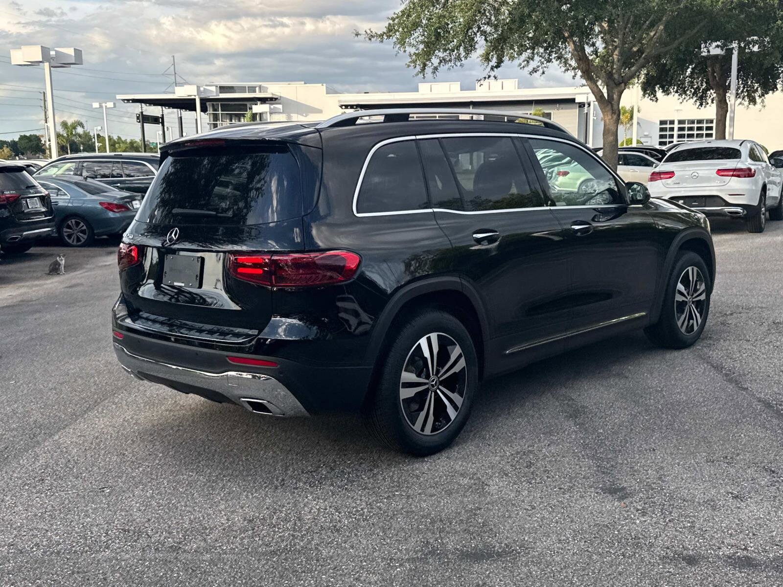 2025 Mercedes Benz GLB 250 photo 3