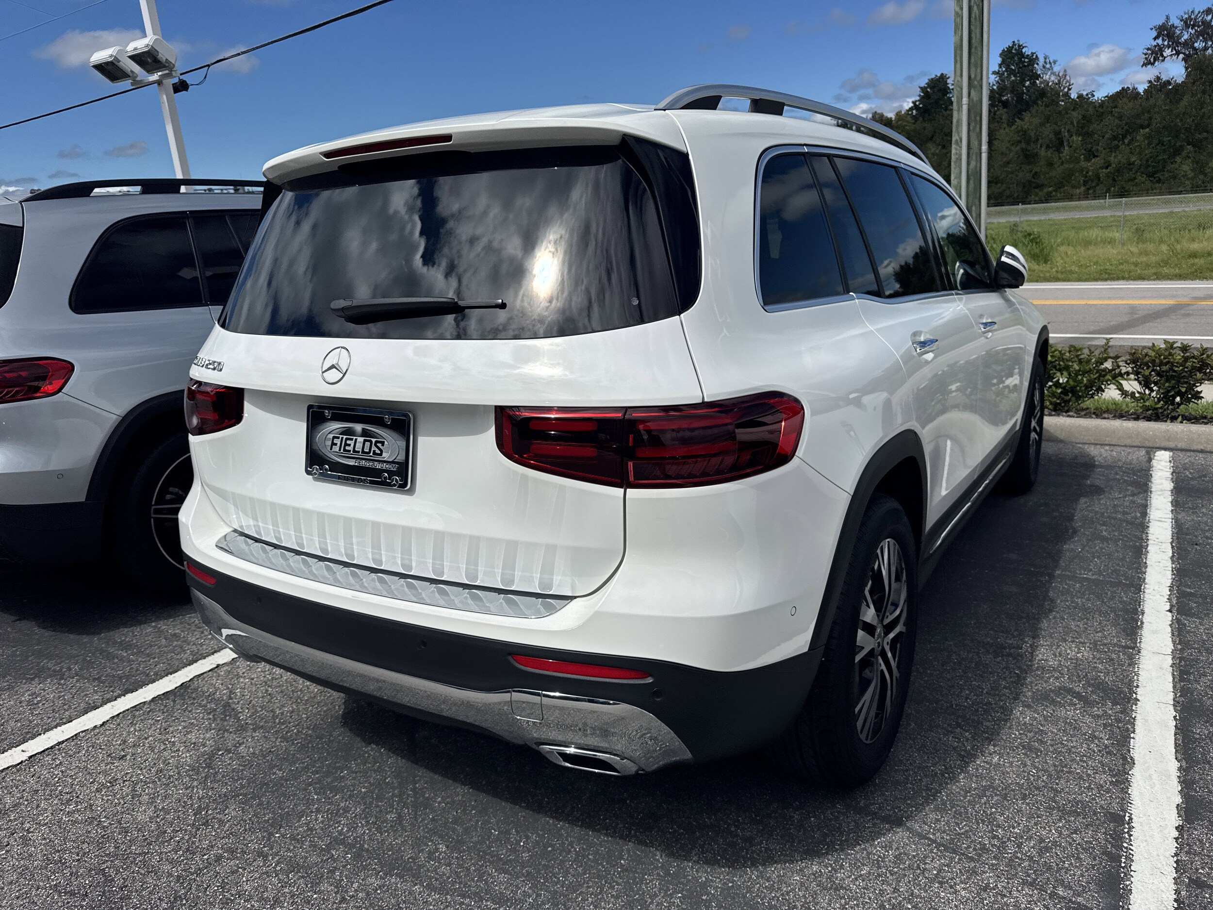 2025 Mercedes Benz GLB 250 photo 2