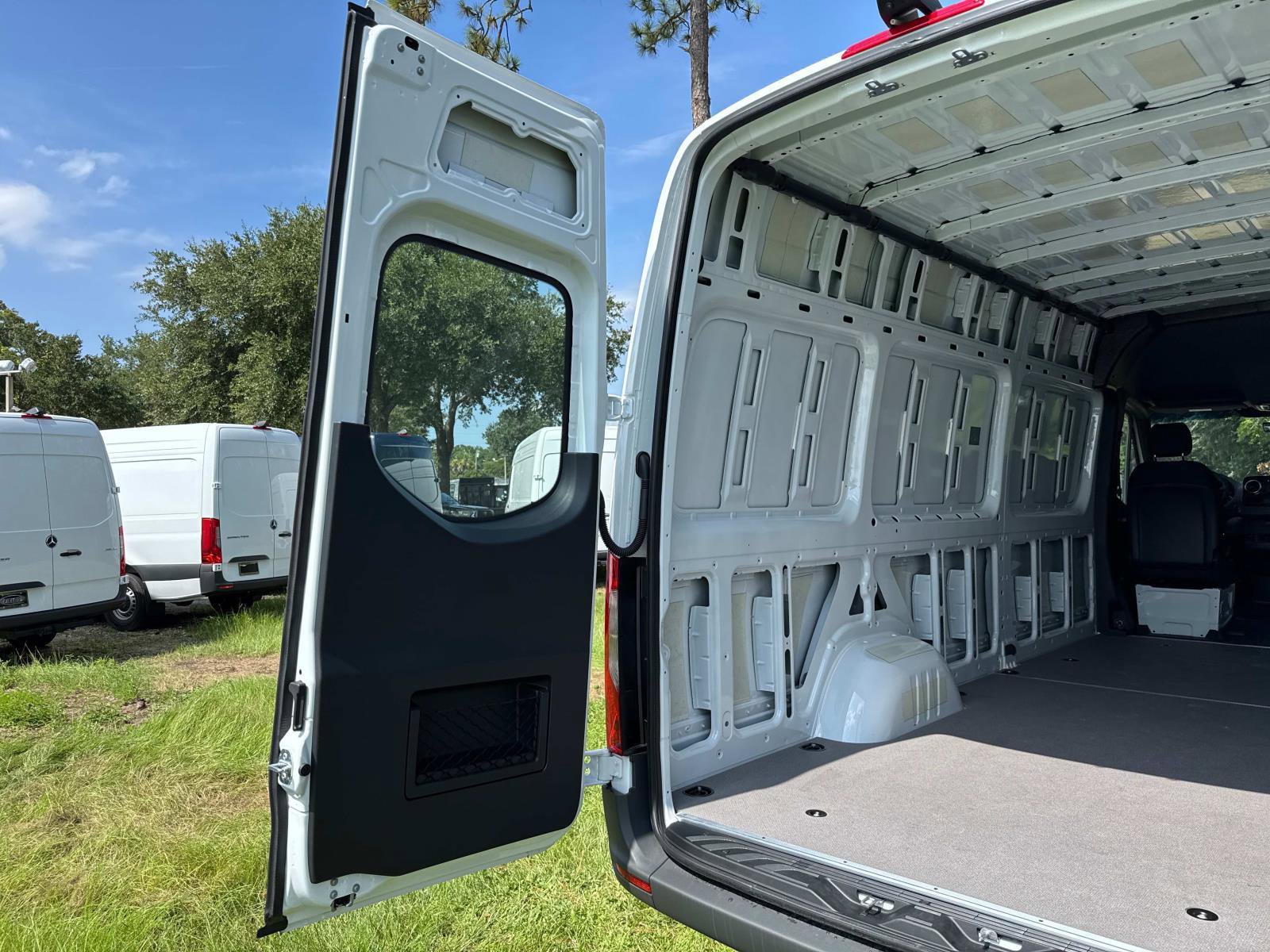 2025 Mercedes-Benz Sprinter Crew Van Base - Photo 6