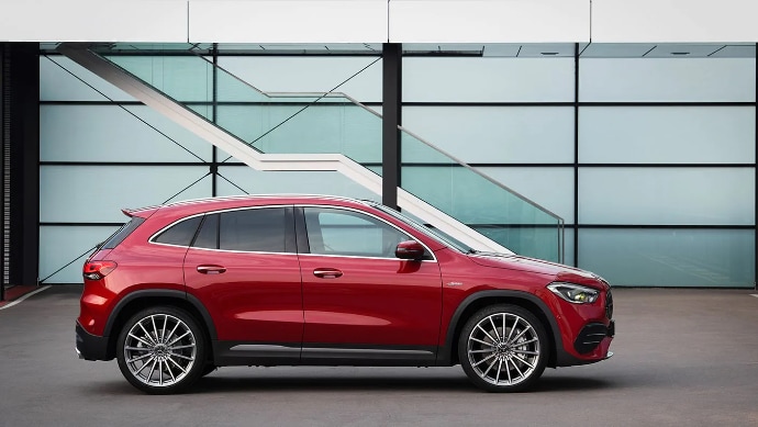 2021-AMG-GLA35-SUV-FMG-007-OL-690x389.jpg
