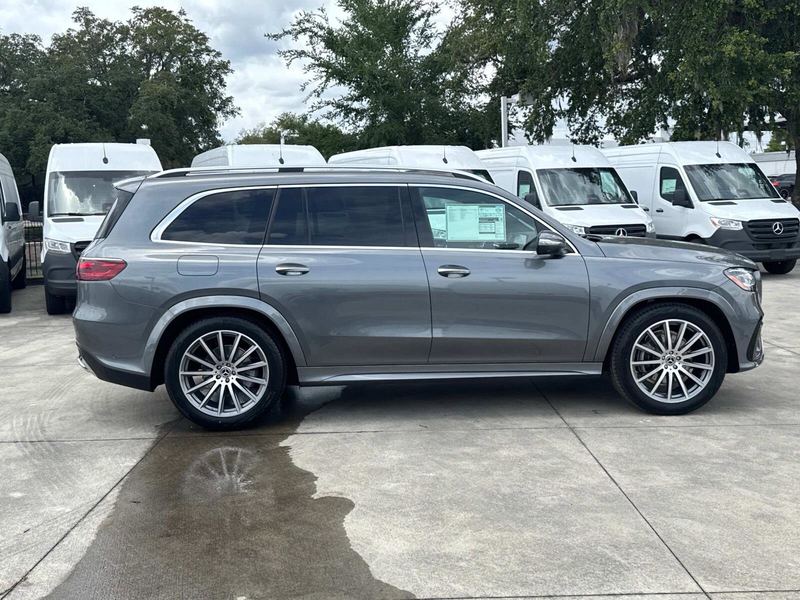 2025 Mercedes Benz GLS 450 4MATIC photo 2