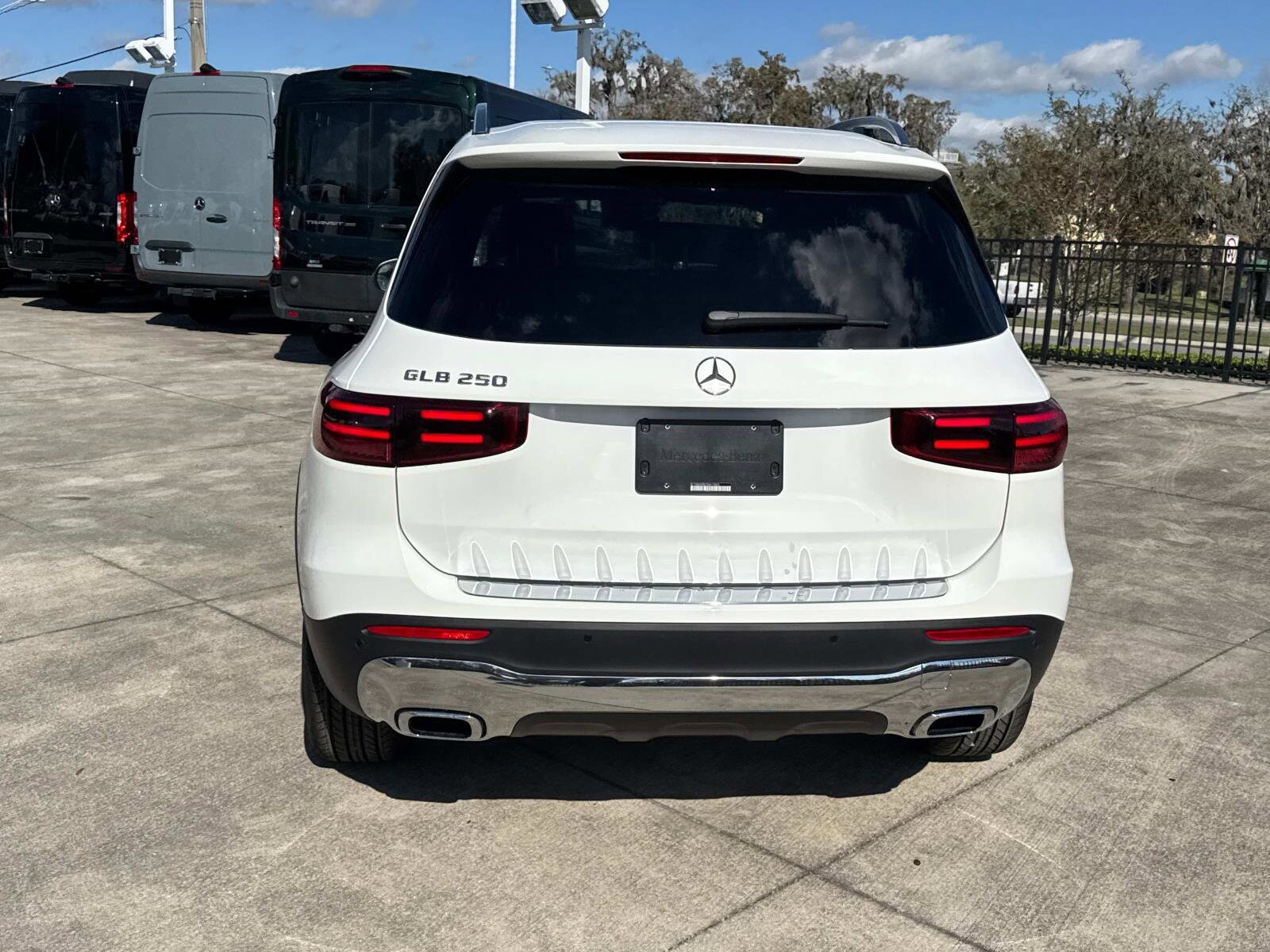 2025 Mercedes Benz GLB 250 photo 4