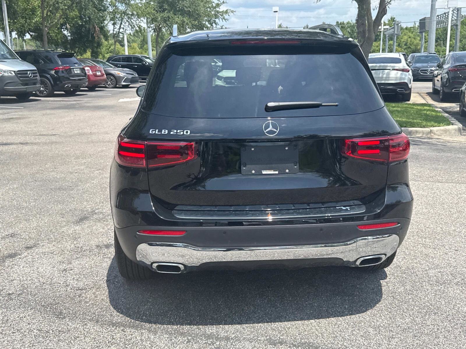 2025 Mercedes Benz GLB 250 photo 4