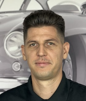 Staff member Peter Katona from ID_c8ef4992f752