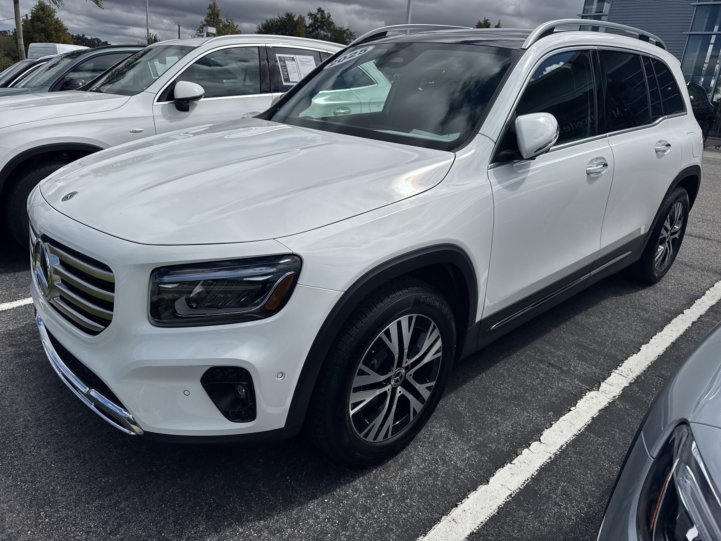 2025 Mercedes Benz GLB 250 photo 4
