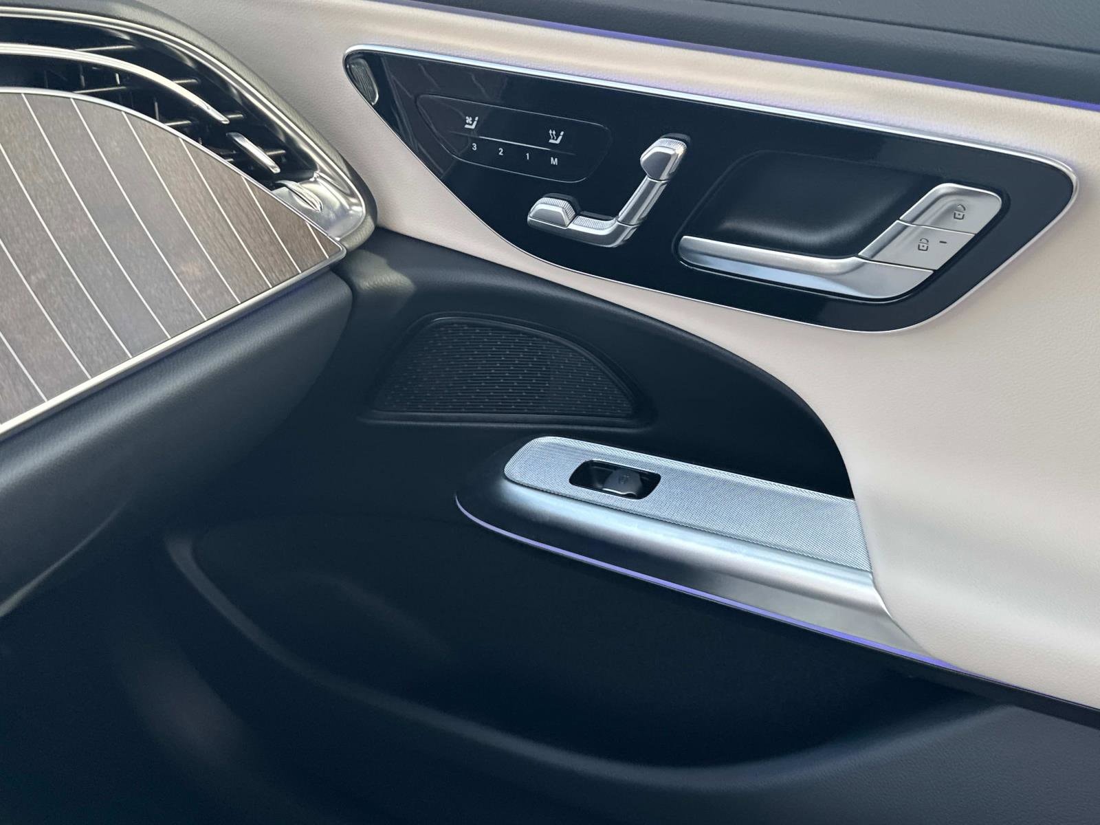2025 Mercedes-Benz E-Class E350 - Photo 19