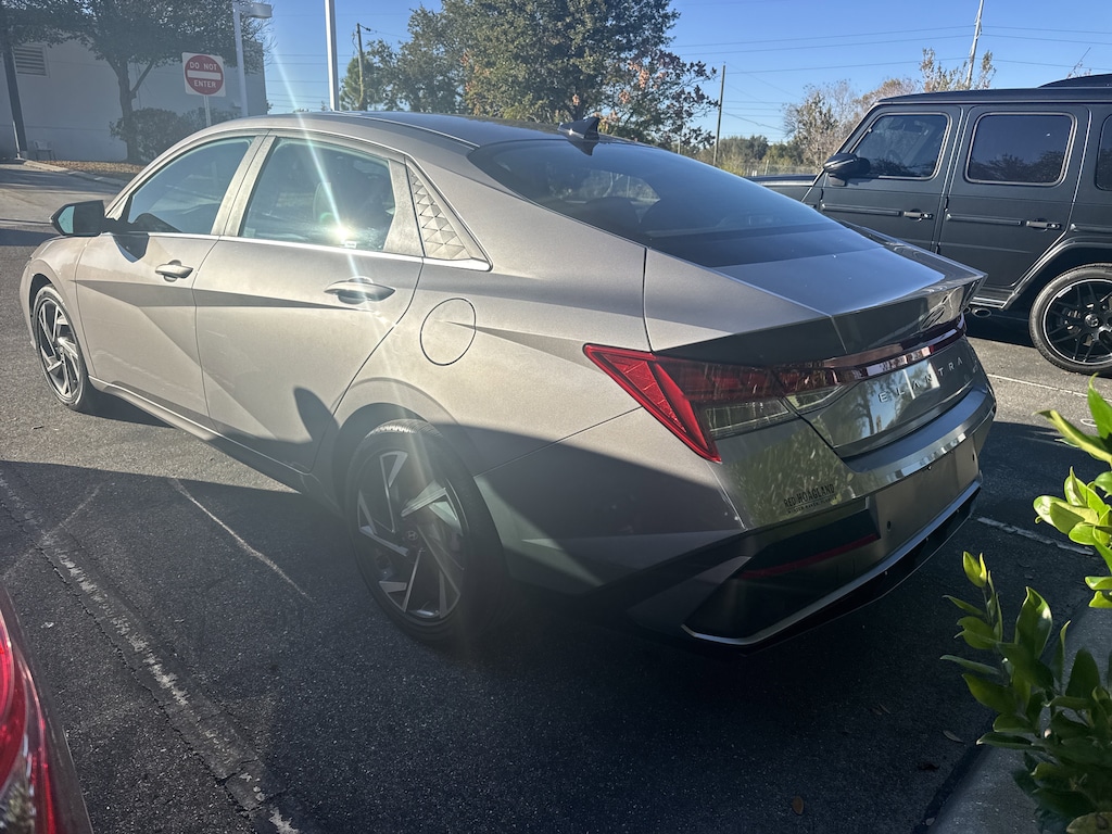Used 2024 Hyundai Elantra Hybrid Limited Limited DCT