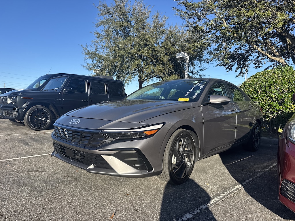 Used 2024 Hyundai Elantra Hybrid Limited Limited DCT