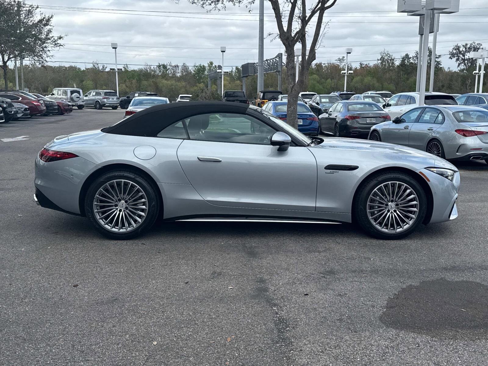 2025 Mercedes Benz SL AMG 43 photo 2